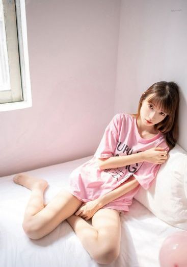 娇妻在厨房被朋友玩得呻吟_4K在线观看完整版