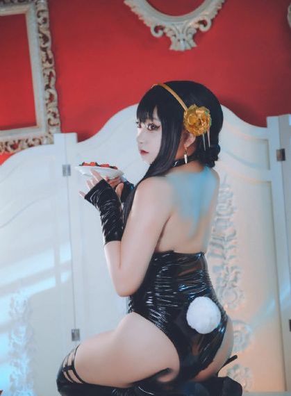 欧美首饰设计风格_BD英语手机在线观看