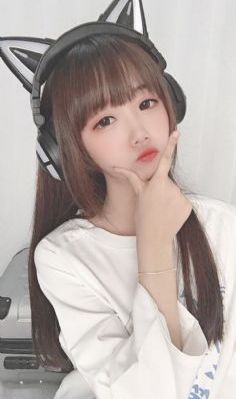 欧美女模特头像走秀_国产剧影视在线观看